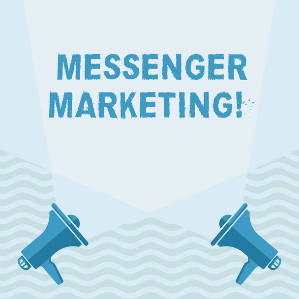 Handschrift Text Schreiben Messenger Marketing. Konzept bedeutet Akt des Marketings für Ihre Kunden mit einer Messaging-App leeren doppelten Scheinwerfer kreuz und quer nach oben von zwei Megaphonen auf dem Boden. - Foto, Bild