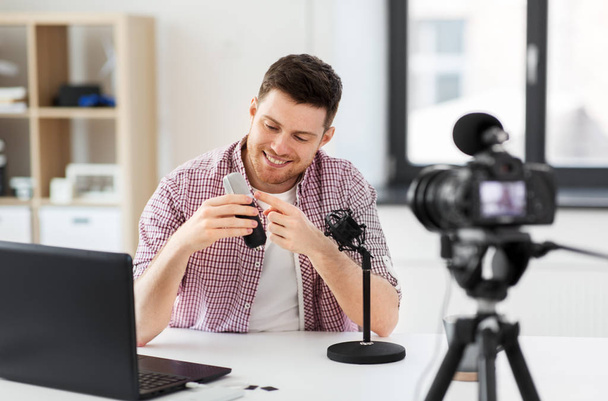 male blogger with microphone videoblogging - 写真・画像