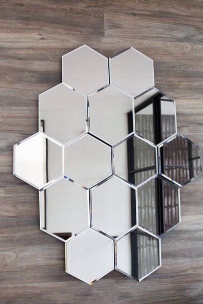 Honeycomb style mirror beehive hexagons wooden - Foto, afbeelding