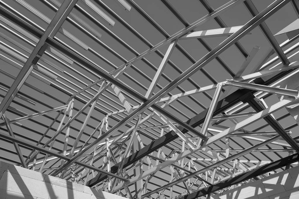 Struktur des Dachstuhls aus Stahl. - Foto, Bild
