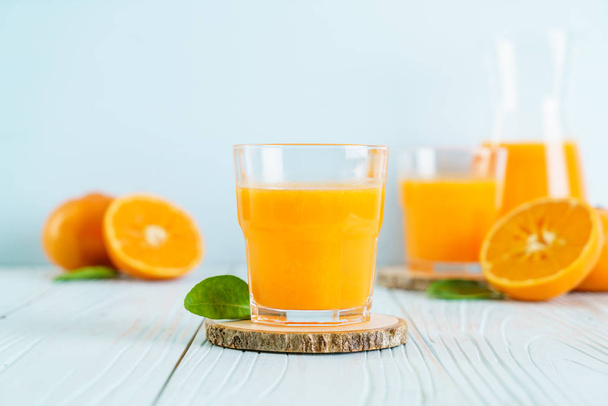 Fresh orange juice on wood background - Foto, Imagen