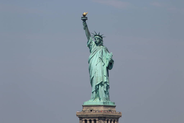 Özgürlük Anıtı, Hudson Nehri, New York, Estatua de la Libertad sobre el rio Hudson en New York - Fotoğraf, Görsel