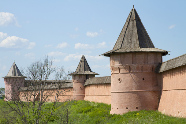 Wall and tower Spaso-Euthymius monastery in Suzdal - Φωτογραφία, εικόνα