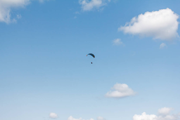 Paraglider flying sport - Φωτογραφία, εικόνα