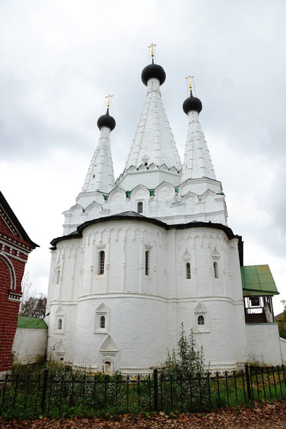 Orthodoxe kerk, herfst uitzicht. Uglich. - Foto, afbeelding