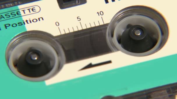 Mini-Kassettenrekorder in extremer Großaufnahme - Filmmaterial, Video