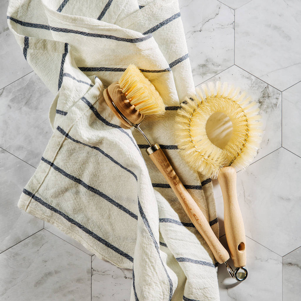 Dish washing brushes. Eco friendly.. Zero waste concept. Plastic free. Flat lay, top view  - Foto, afbeelding