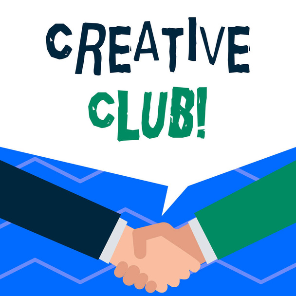 Pismo odręczne pisanie tekstu Creative Club. Koncepcja oznacza organizację, która symuluje zainteresowanie twórczych pomysłów. - Zdjęcie, obraz