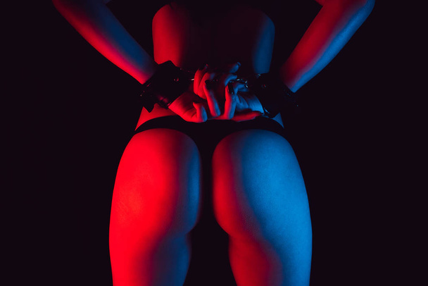 dívka sexy erotické zadek v tangách s pouty - Fotografie, Obrázek