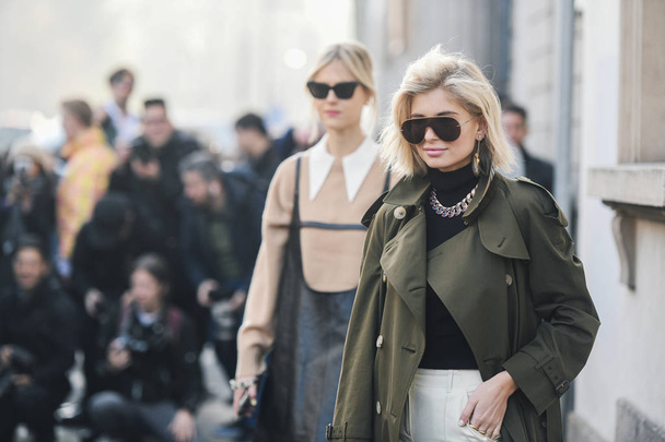Milan, Italie - 22 février 2019 : L'influenceuse de style de rue Xenia Adonts portant un manteau Burberry avant un défilé de mode pendant la Fashion Week de Milan - MFWFW19
 - Photo, image