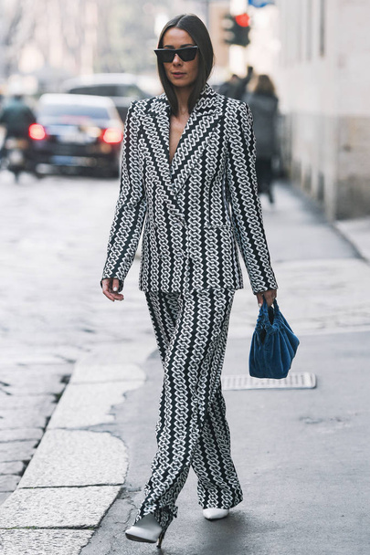 Milan, Italy - February 22, 2019: Street style Outfit before a fashion show during Milan Fashion Week MFWFW19 - Foto, afbeelding