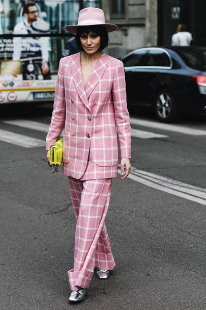 Milan, Italy - February 23, 2019: Street style Outfit before a fashion show during Milan Fashion Week MFWFW19 - Foto, Imagen
