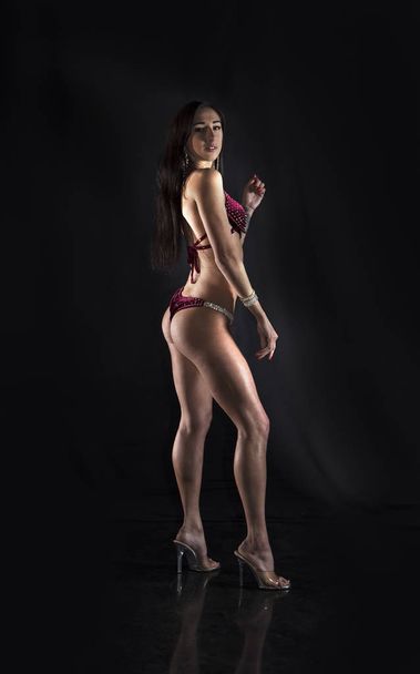 Beautiful athletic girl posing - Foto, Imagem