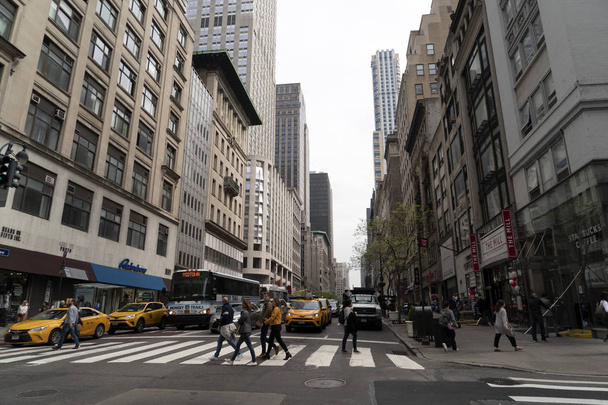 New York, USA-május 5 2019-városi utcák zsúfolt forgalmi dugó - Fotó, kép