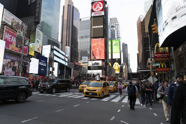 NEW YORK, USA - MAY 5 2019 - City streets congested traffic jam - Фото, зображення