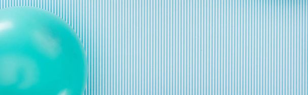 Panoramic shot of blue balloon on striped party background - Foto, Bild