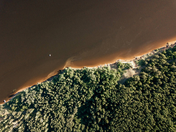 Großer Fluss. Drohnen-Standpunkt - Foto, Bild