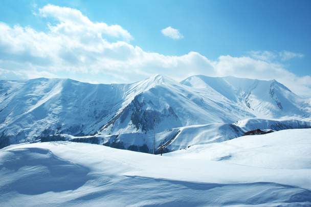 Montañas bajo la nieve
 - Foto, imagen