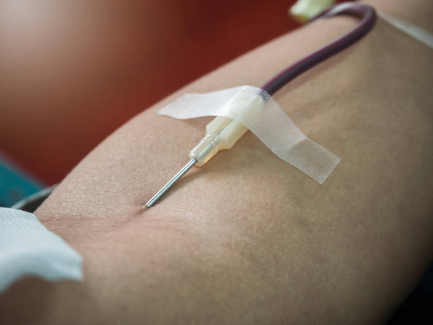 Dawcy krwi dokonywanie wpłaty w szpitalu. - Zdjęcie, obraz