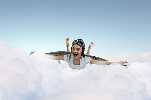 Volar con ala de avión hecha a sí mismo - Foto, imagen