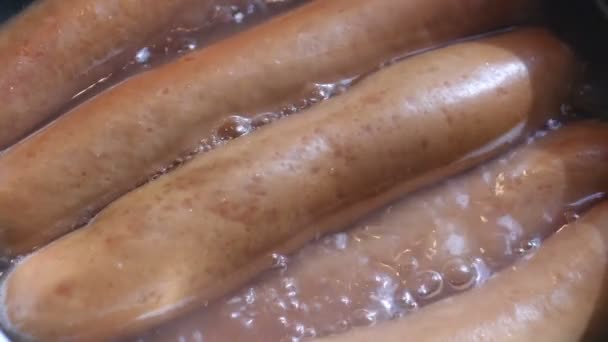 Salsichas fervendo no fogão macro tiro
 - Filmagem, Vídeo