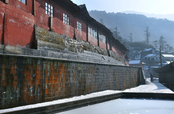 Monastero della piscina elefante, Monte Emei, Sichuan, Cina
 - Foto, immagini