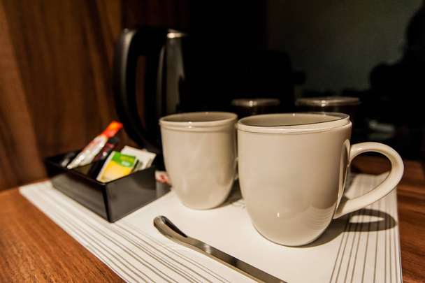 tazze di caffè e bustine di tè
 - Foto, immagini