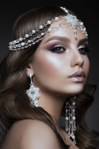 Beautiful woman with professional make upWoman with tiara on her hed - 写真・画像