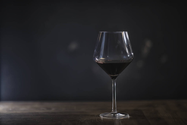 concept alcohol glass / beautiful glass, wine restaurant tasting aged wine - Photo, image