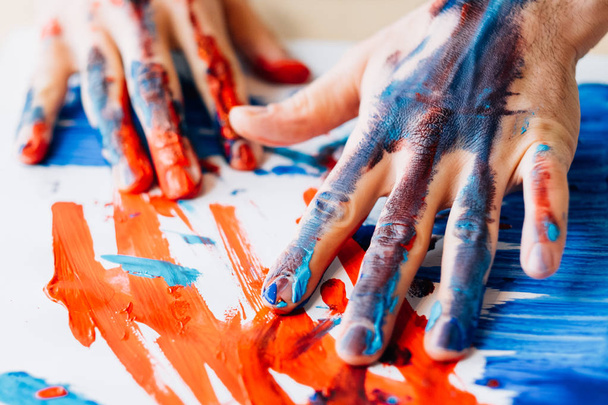art therapy hobby hands paint relaxation technique - 写真・画像