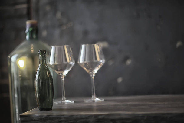 concept alcohol glass / beautiful glass, wine restaurant tasting aged wine - Foto, afbeelding
