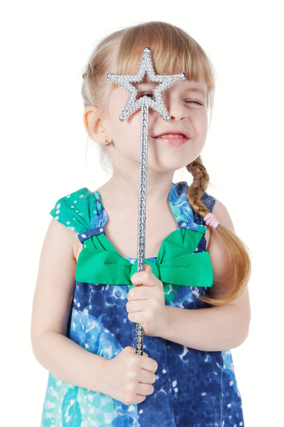 Porträt eines kleinen Mädchens mit Zauberstab - Foto, Bild
