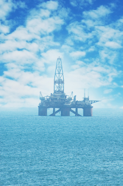 υπεράκτια εξέδρα άντλησης πετρελαίου στην Κασπία θάλασσα - Φωτογραφία, εικόνα