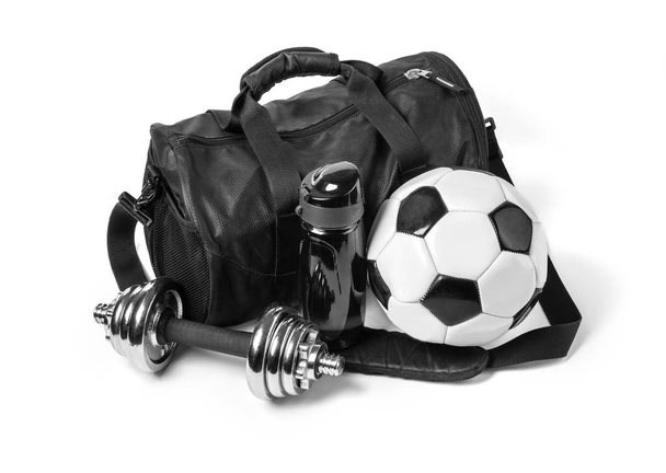 Спортивная сумка со спортивным оборудованием  - Фото, изображение