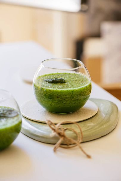 Sağlıklı yeşil smoothie. Superfood - Fotoğraf, Görsel