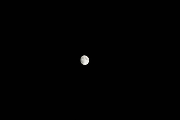 hermosa luna en el cielo - Foto, imagen