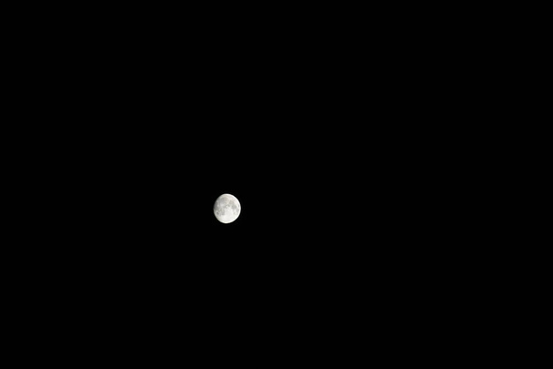hermosa luna en el cielo - Foto, imagen
