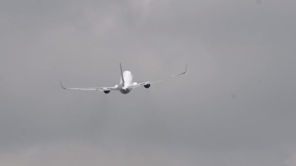 Εμπορικό αεροπλάνο αναρριχηθεί μετά την απογείωση - Πλάνα, βίντεο