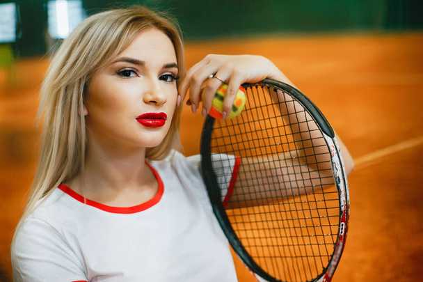 Beautiful and stylish girl on the tennis court - Фото, изображение