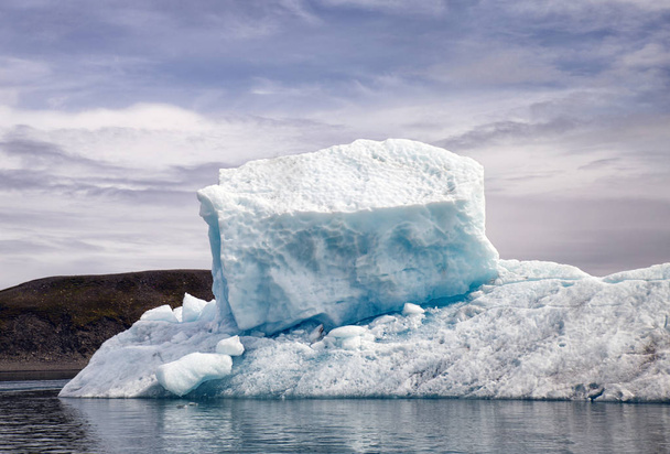 Gletscherlagune Joekulsarlon neben Vatnajoekull на острове
 - Фото, изображение