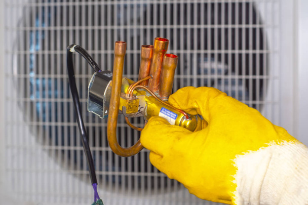 Systém tepelného čerpadla klimatizační zařízení solenoidní ventil 4 způsob zpětné klapky - Fotografie, Obrázek