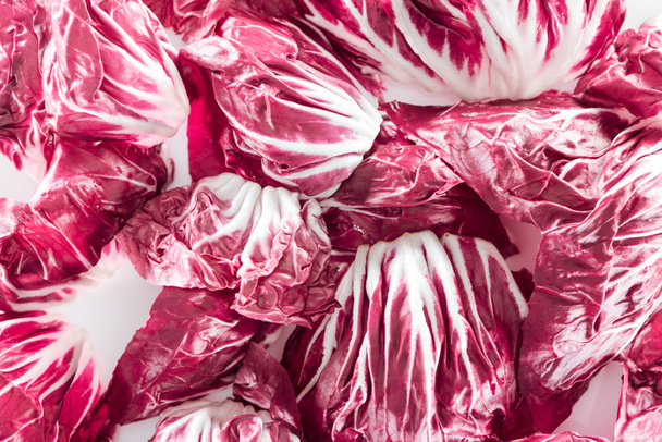 top view of fresh bright red cabbage leaves - Foto, Bild