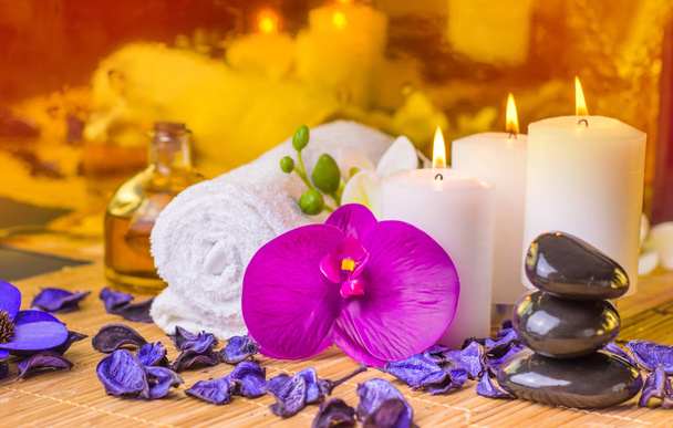 Centro de spa de masaje colorido
 - Foto, imagen