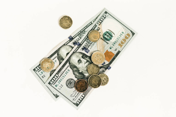 dollari e centesimi isolati su sfondo bianco
 - Foto, immagini
