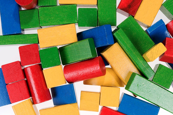 Куча разноцветных деревянных камней. Игрушки для детей
 - Фото, изображение
