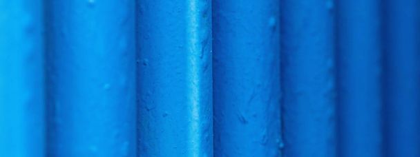 Muitos velhos canos azuis. Oleoduto usado de diferentes maneiras da indústria: g
 - Foto, Imagem