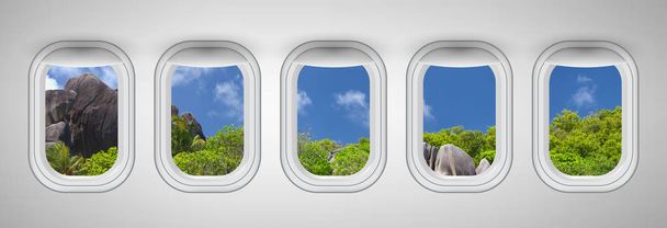 Seychelle-szigeteki sziklák látható öt repülőgép-ablakok. Holiday  - Fotó, kép