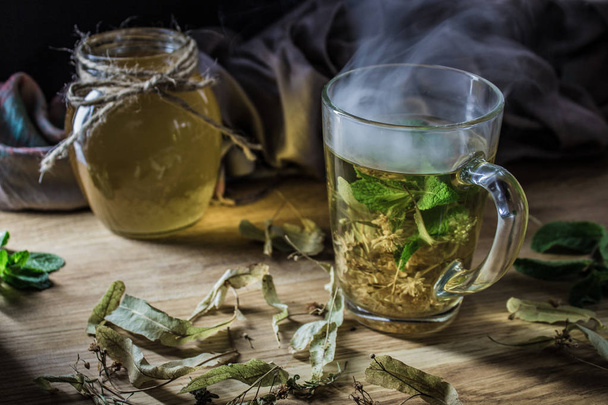 tea h mint linden and honey, medicinal soothing teas - Zdjęcie, obraz