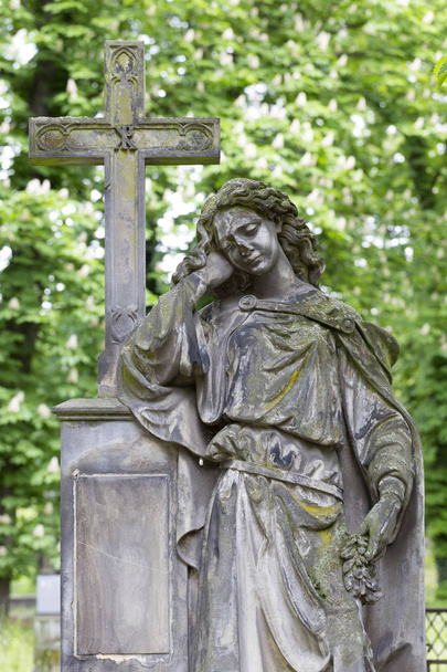 Mysteeri kevät vanha Praha hautausmaa sen patsaat, Tsekin tasavalta
 - Valokuva, kuva