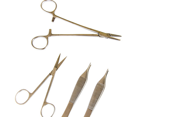 Χειρουργικά εργαλεία (λαβίδες, πένσα, σφιγκτήρας της λεπίδας, νυστέρι - Φωτογραφία, εικόνα